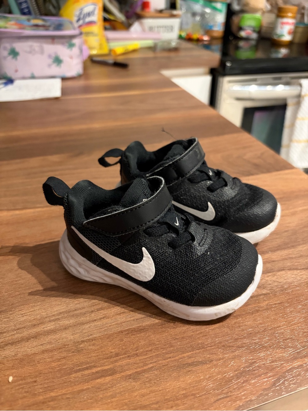 Nike Toddler Black and White Hook-and-Loop Sneakers size 2.5